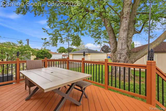 31469 Newport Drive, Warren, MI 48088