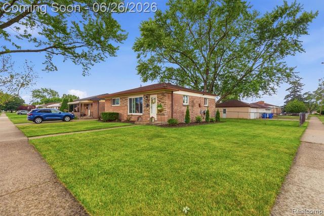 31469 Newport Drive, Warren, MI 48088