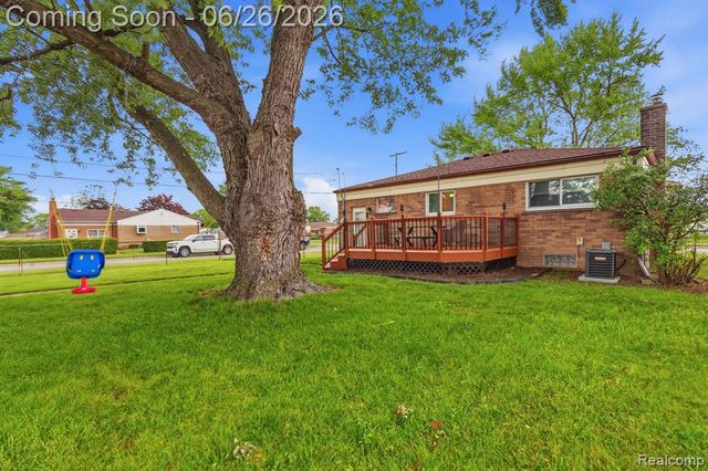 31469 Newport Drive, Warren, MI 48088