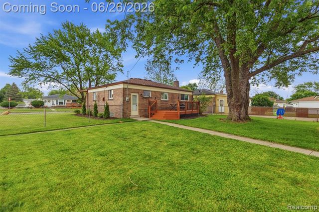 31469 Newport Drive, Warren, MI 48088