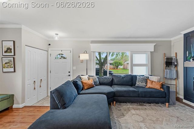 31469 Newport Drive, Warren, MI 48088