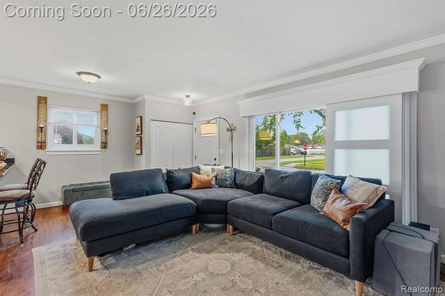 31469 Newport Drive, Warren, MI 48088