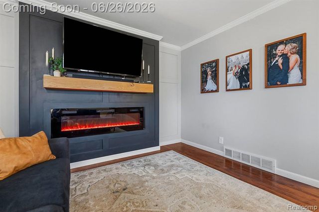 31469 Newport Drive, Warren, MI 48088