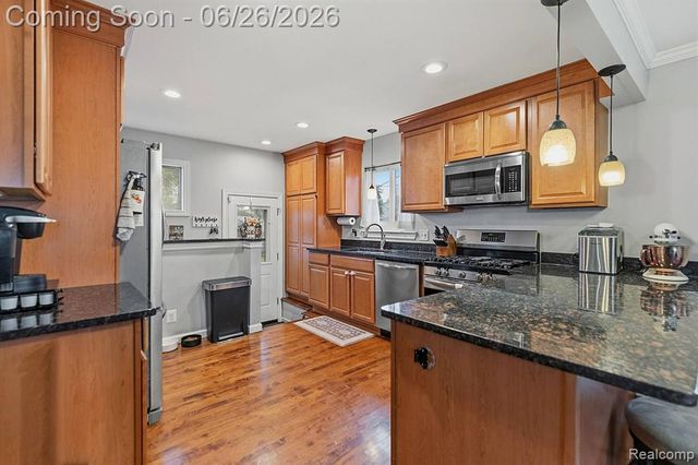31469 Newport Drive, Warren, MI 48088