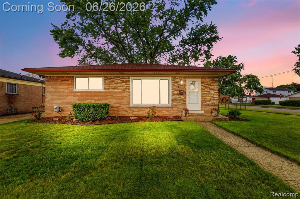 31469 Newport Drive, Warren, MI 48088
