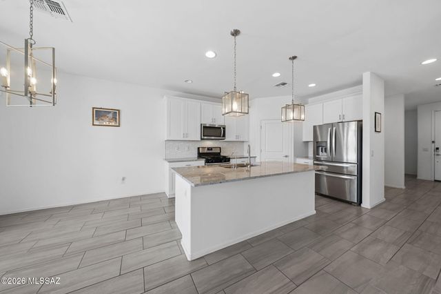 14020 E Golden Oaks Road, Vail, AZ 85641