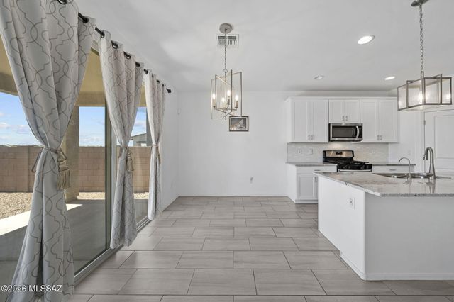 14020 E Golden Oaks Road, Vail, AZ 85641