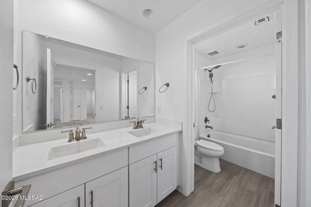 14020 E Golden Oaks Road, Vail, AZ 85641