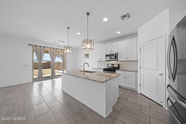 14020 E Golden Oaks Road, Vail, AZ 85641