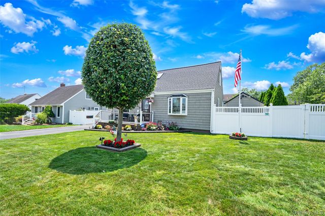 7 Farmedge Road, Bethpage, NY 11714