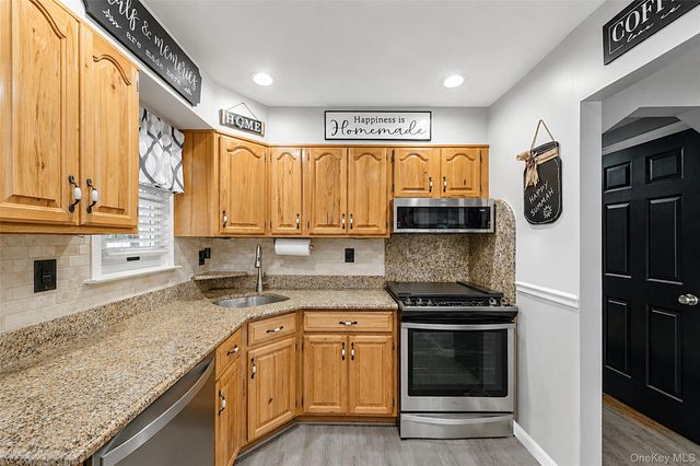 7 Farmedge Road, Bethpage, NY 11714