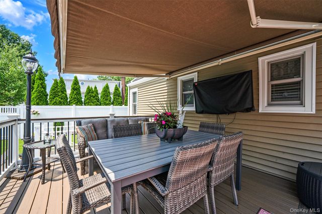 7 Farmedge Road, Bethpage, NY 11714
