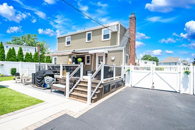 7 Farmedge Road, Bethpage, NY 11714