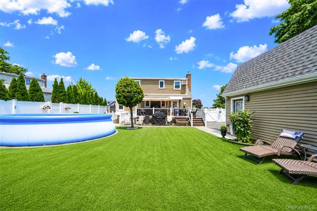 7 Farmedge Road, Bethpage, NY 11714