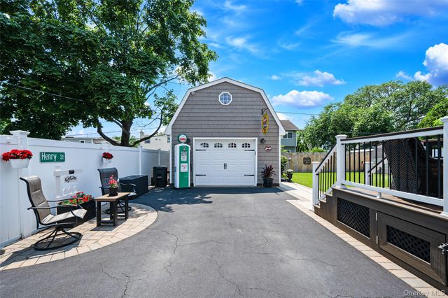 7 Farmedge Road, Bethpage, NY 11714