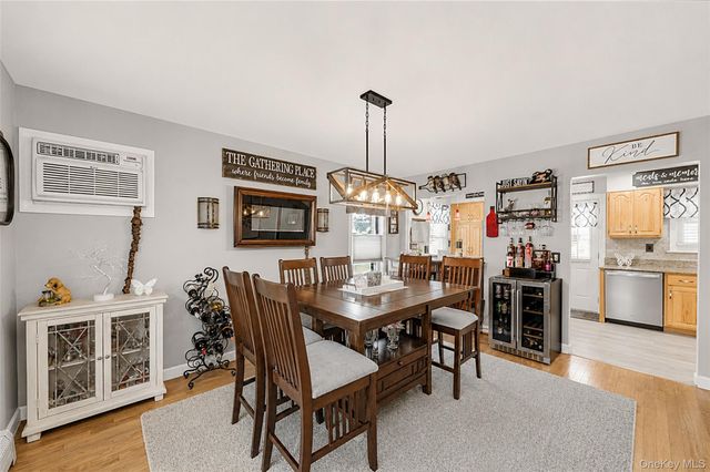 7 Farmedge Road, Bethpage, NY 11714