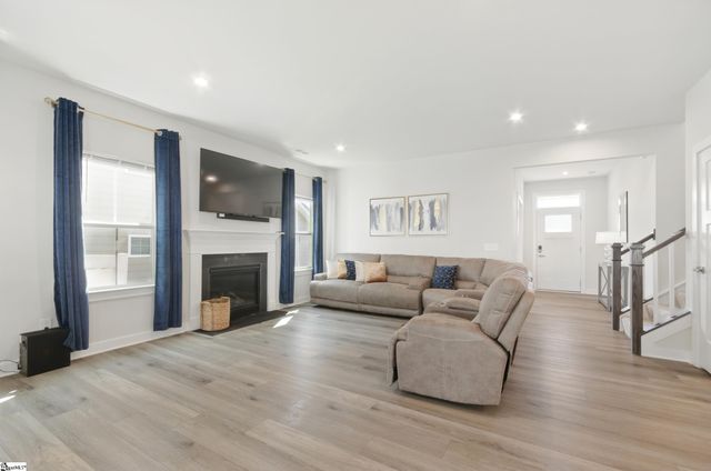 229 Hollythorpe Lane, Fountain Inn, SC 29644