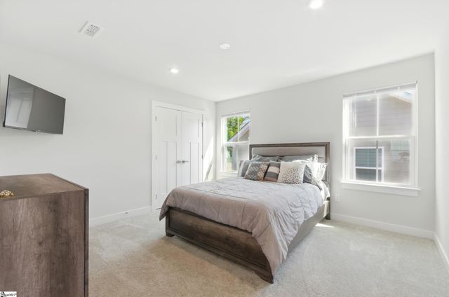 229 Hollythorpe Lane, Fountain Inn, SC 29644