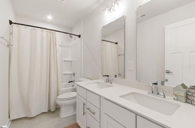 229 Hollythorpe Lane, Fountain Inn, SC 29644