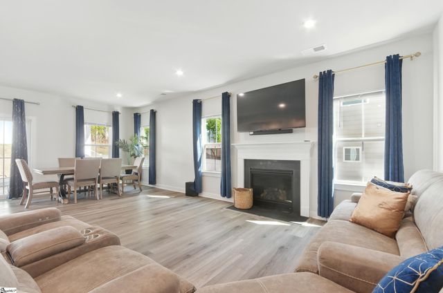 229 Hollythorpe Lane, Fountain Inn, SC 29644