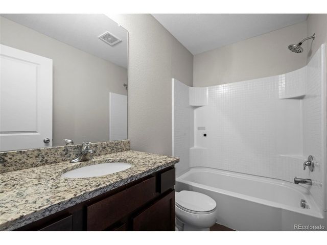 2082 Monte Vista Dr, Lochbuie, CO 80603