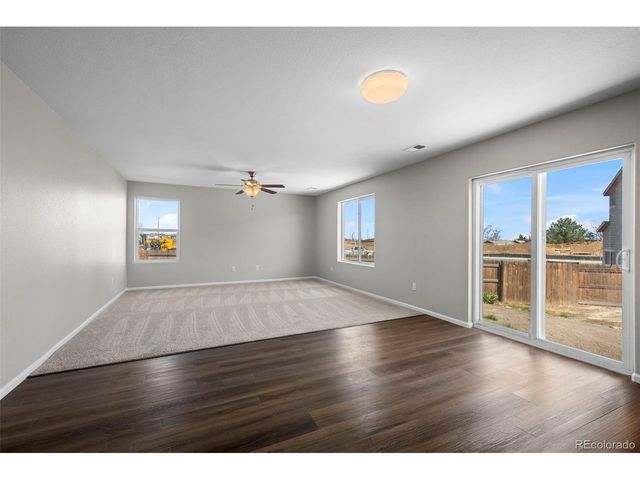 2082 Monte Vista Dr, Lochbuie, CO 80603