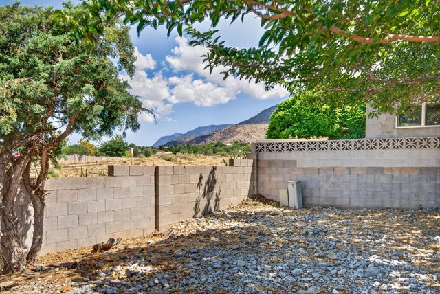 1129 Monte Largo Drive NE, Albuquerque, NM 87123