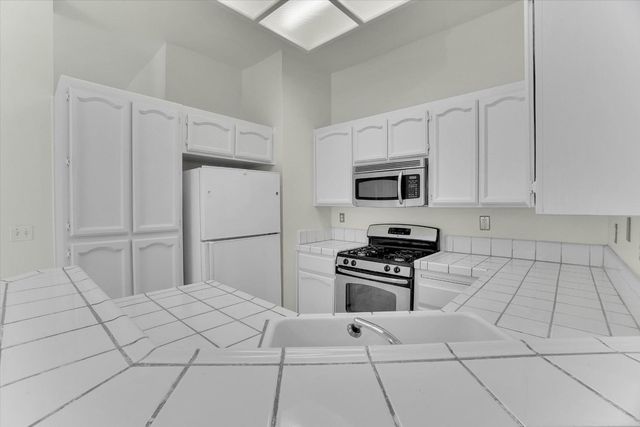 8575 Black Kite Dr, Elk Grove, CA 95624