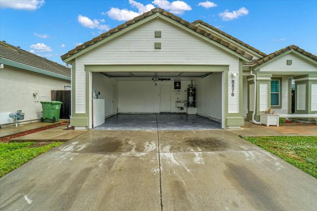 8575 Black Kite Dr, Elk Grove, CA 95624