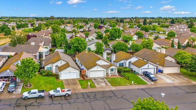 8575 Black Kite Dr, Elk Grove, CA 95624