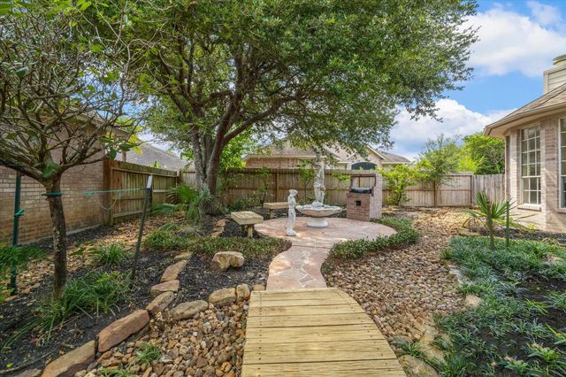 2803 N Strathford Lane, Houston, TX 77345