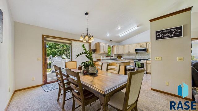 1605 S Aberdeen Ave, Sioux Falls, SD 57106