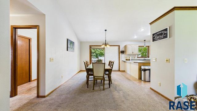 1605 S Aberdeen Ave, Sioux Falls, SD 57106