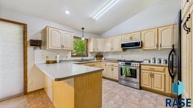 1605 S Aberdeen Ave, Sioux Falls, SD 57106