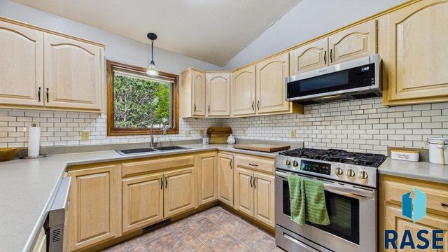 1605 S Aberdeen Ave, Sioux Falls, SD 57106