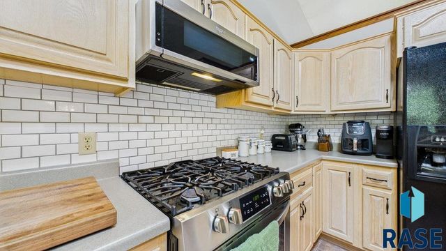 1605 S Aberdeen Ave, Sioux Falls, SD 57106