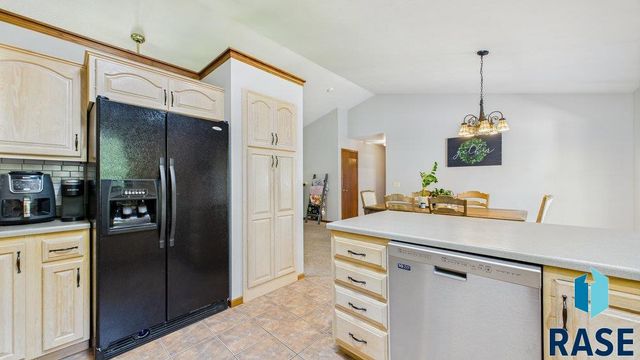 1605 S Aberdeen Ave, Sioux Falls, SD 57106