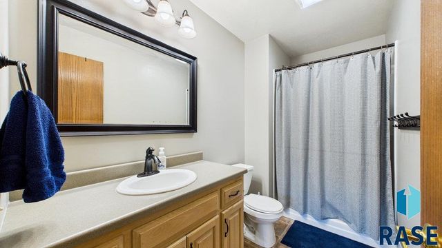 1605 S Aberdeen Ave, Sioux Falls, SD 57106