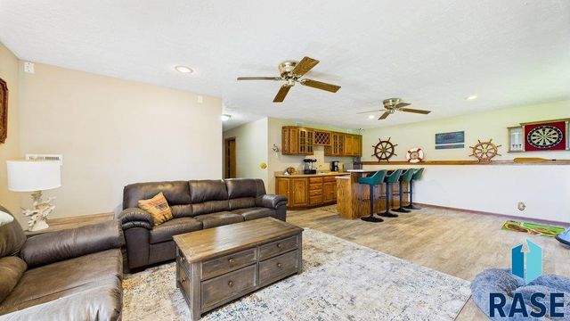 1605 S Aberdeen Ave, Sioux Falls, SD 57106