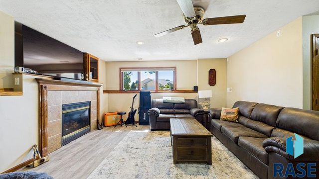 1605 S Aberdeen Ave, Sioux Falls, SD 57106