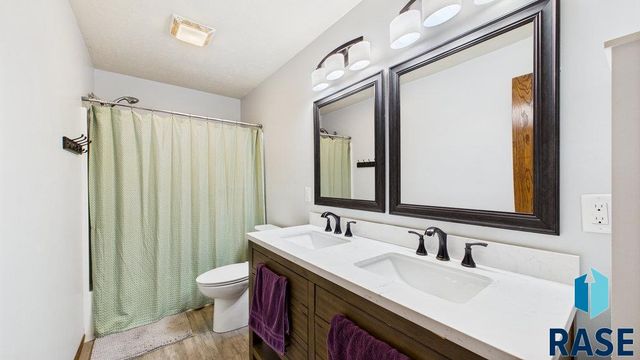 1605 S Aberdeen Ave, Sioux Falls, SD 57106