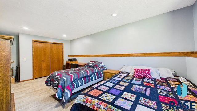 1605 S Aberdeen Ave, Sioux Falls, SD 57106