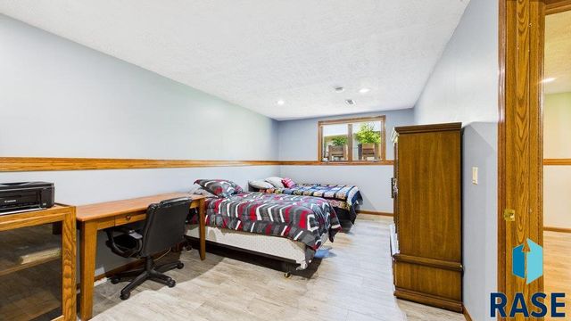 1605 S Aberdeen Ave, Sioux Falls, SD 57106