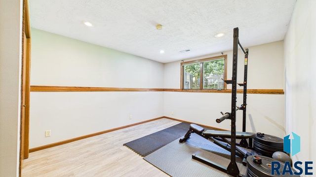 1605 S Aberdeen Ave, Sioux Falls, SD 57106