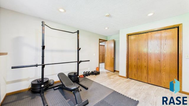 1605 S Aberdeen Ave, Sioux Falls, SD 57106