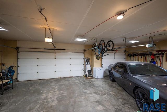 1605 S Aberdeen Ave, Sioux Falls, SD 57106