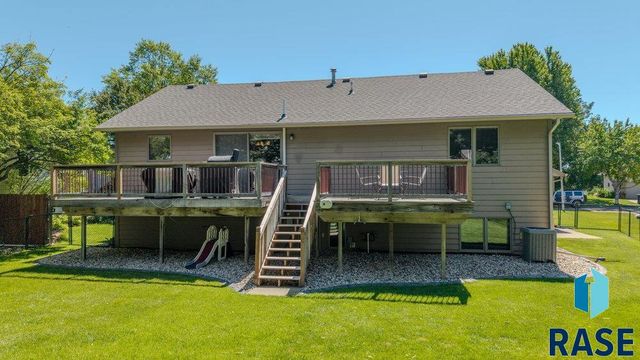 1605 S Aberdeen Ave, Sioux Falls, SD 57106