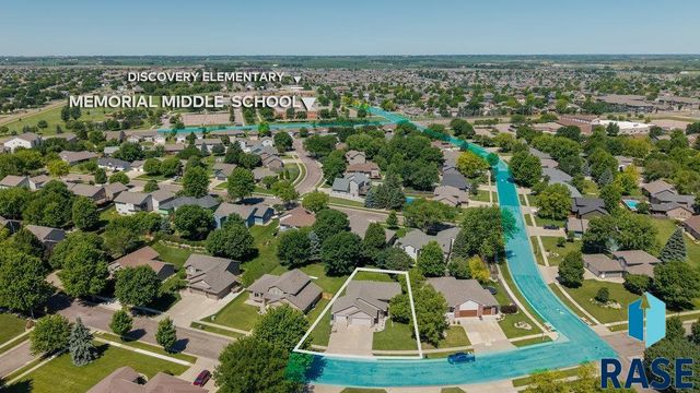 1605 S Aberdeen Ave, Sioux Falls, SD 57106