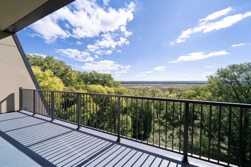 8121 34th Avenue S 308, Bloomington, MN 55425 — exterior
