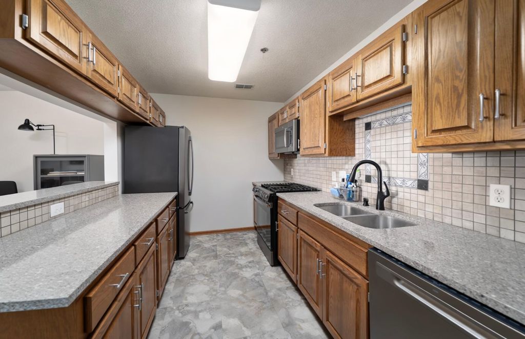 8121 34th Avenue S 308, Bloomington, MN 55425 — photo 4